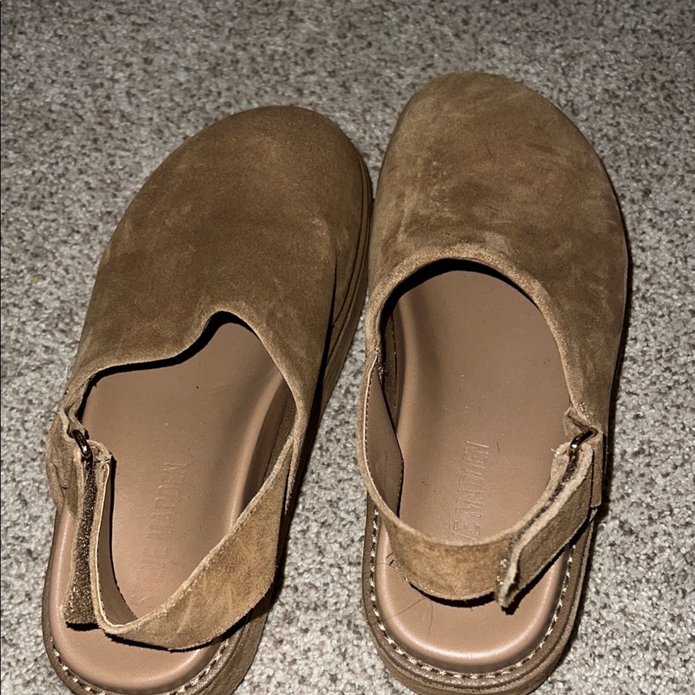 Womens Tan Suede clogs - Picture 4 of 4